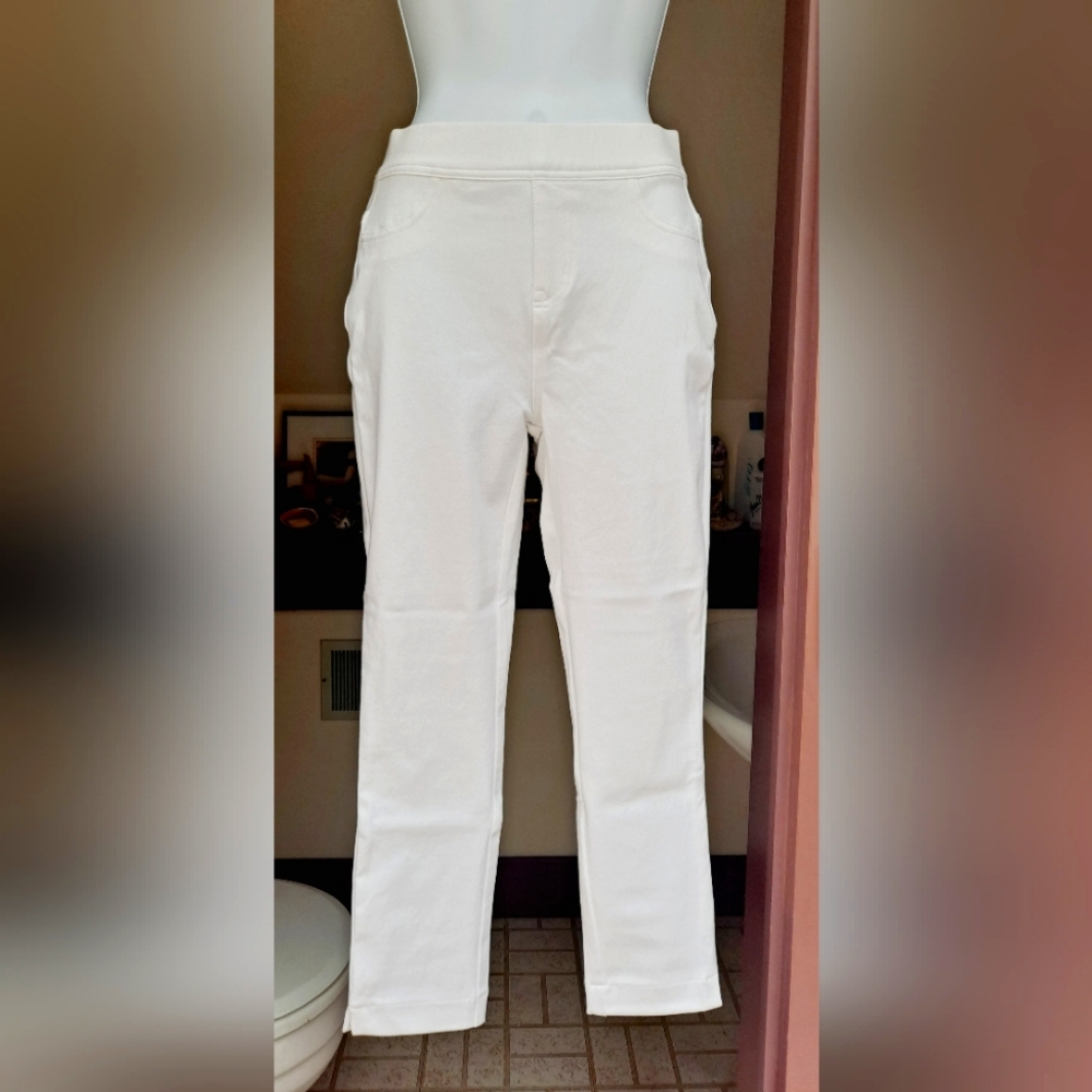 NWT Time and Tru Fitted Stretch Capri. BRAND NEW White Jeggings Leggings XS